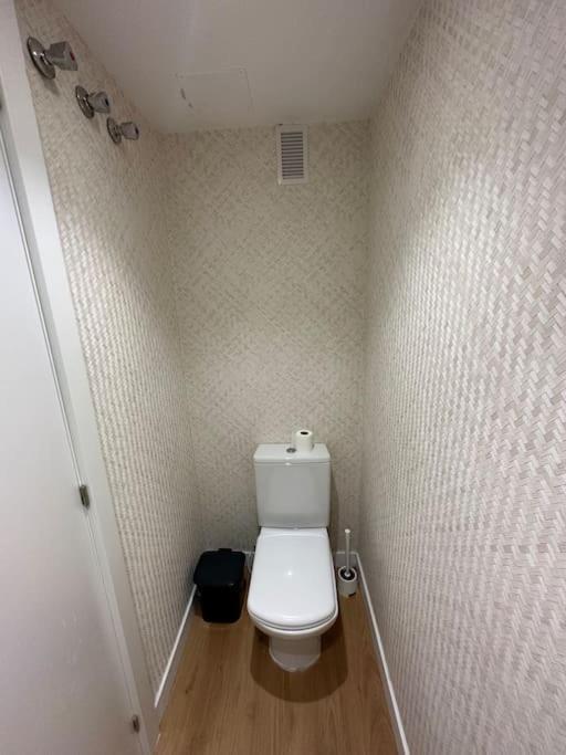 Living - Cuatro Vientos Apartment Madrid